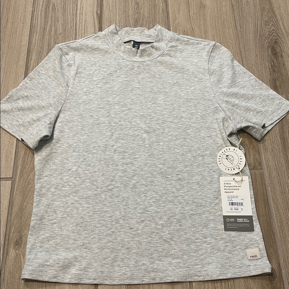 Vuori Short Sleeve Tee in Heather Light Gray
